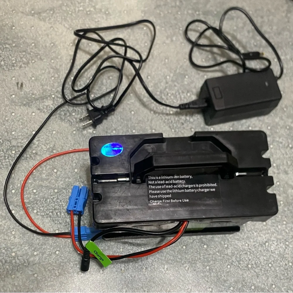 24V 7Ah Lithium Ion Battery Pack - Black and Green